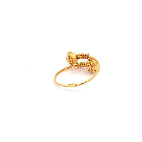 18K Yellow Gold Ring 2.26 grams Size 8 - Picture 3 of 8